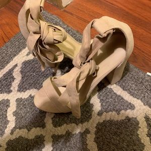 Brand new tan heels